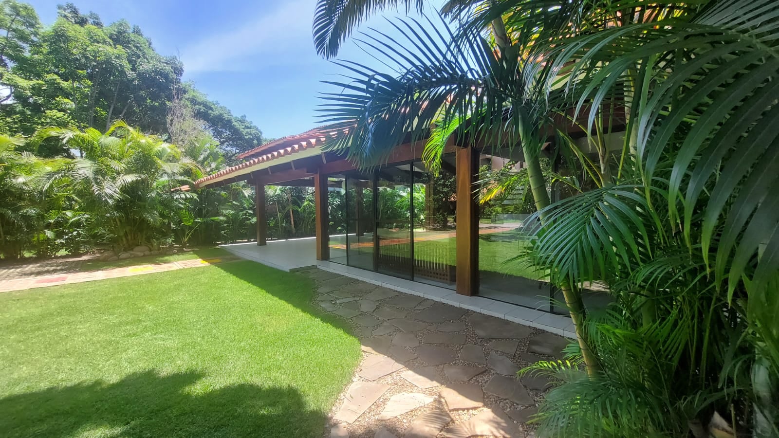 En Alquiler - Casa en Condominio Dali 4