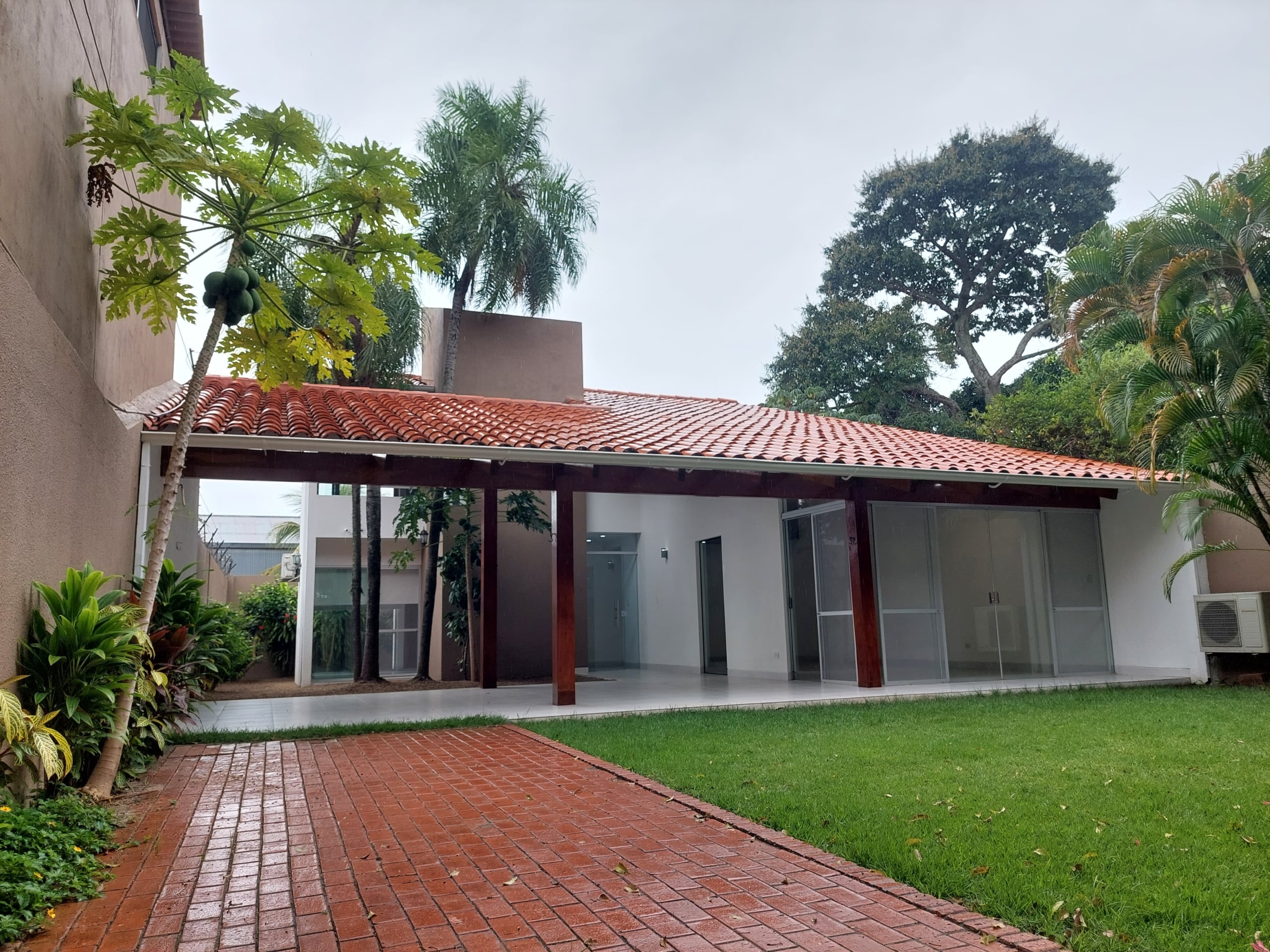 En Alquiler - Casa para Oficina La Estrella