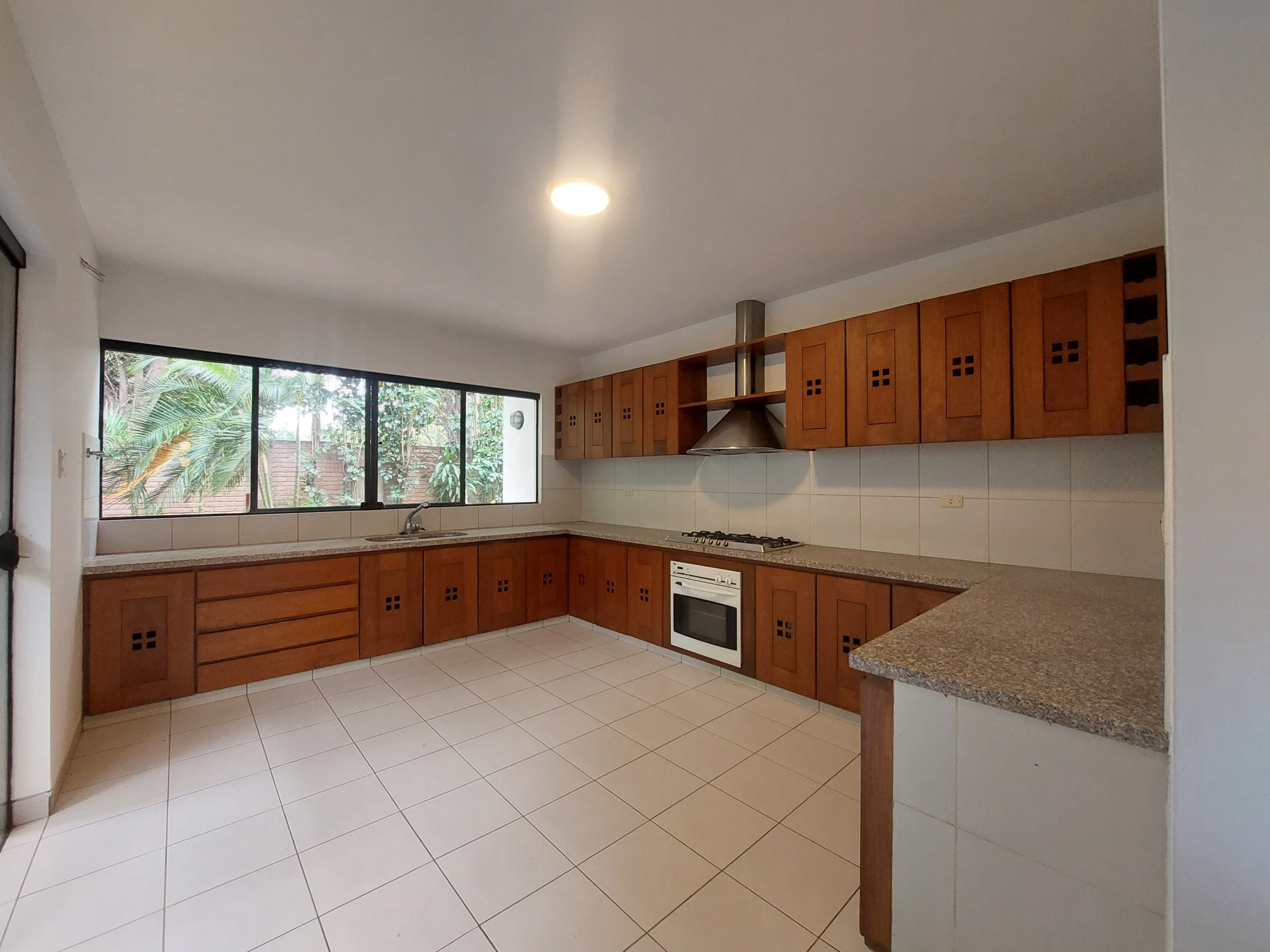 Cocina cerrada casa en venta